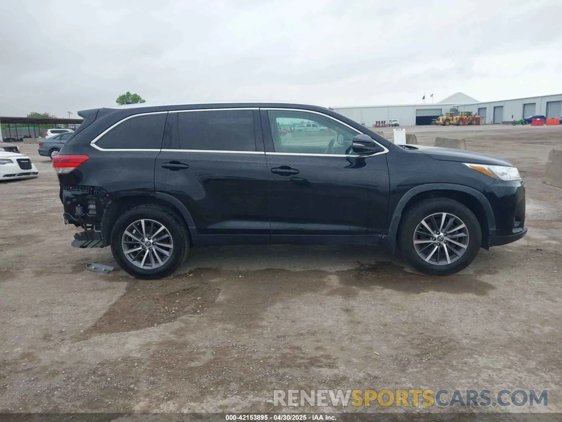 14 Photograph of a damaged car 5TDJZRFHXKS573838 TOYOTA HIGHLANDER 2019
