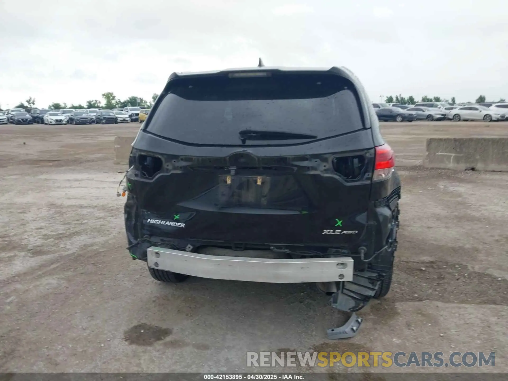 17 Photograph of a damaged car 5TDJZRFHXKS573838 TOYOTA HIGHLANDER 2019