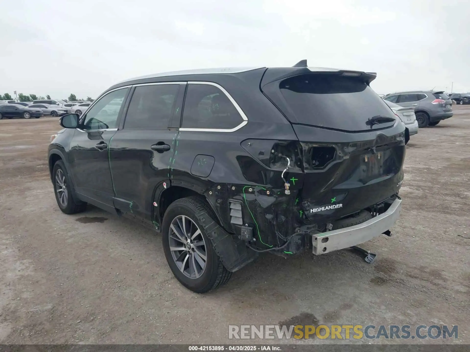 3 Photograph of a damaged car 5TDJZRFHXKS573838 TOYOTA HIGHLANDER 2019