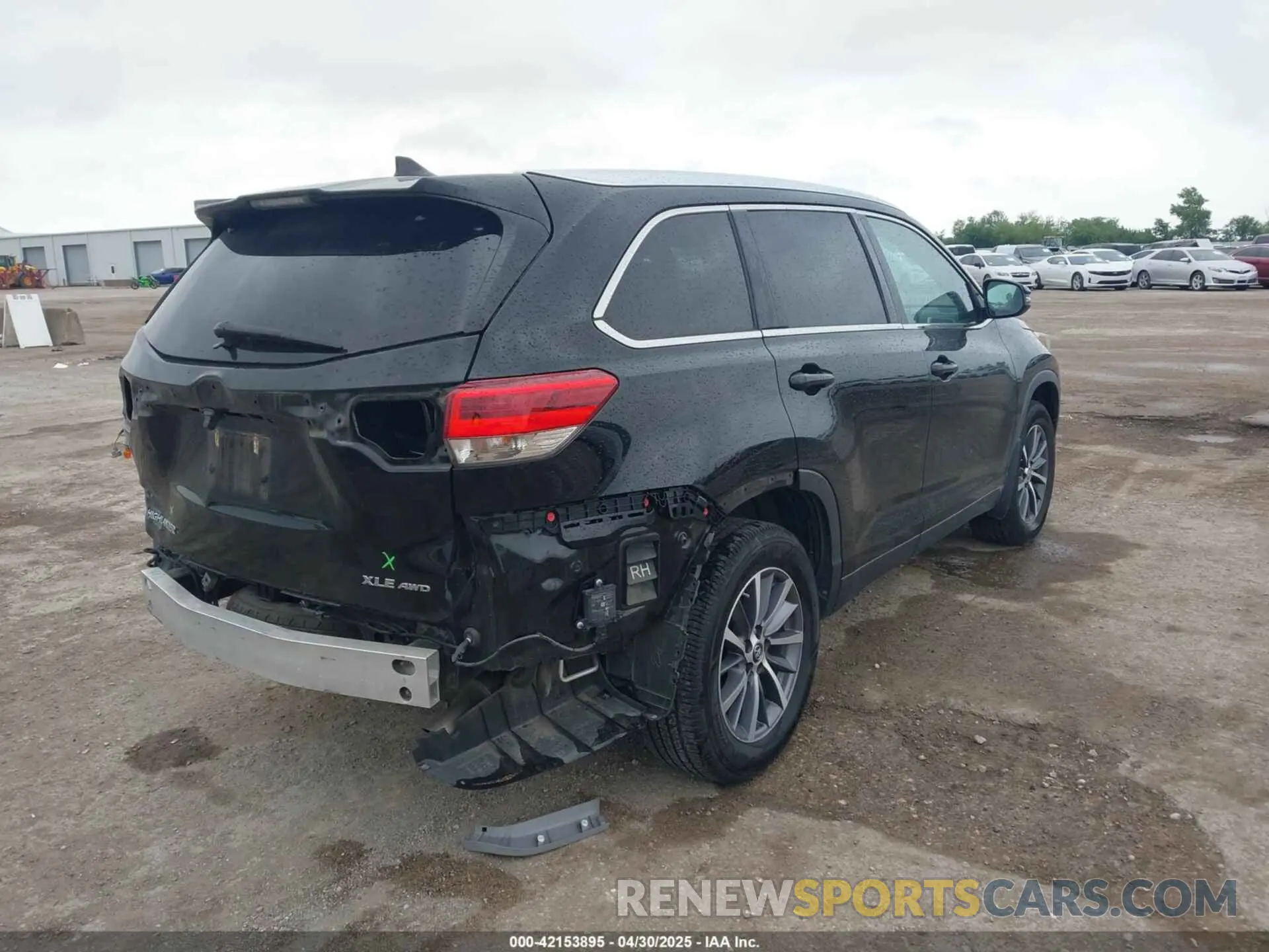 4 Photograph of a damaged car 5TDJZRFHXKS573838 TOYOTA HIGHLANDER 2019