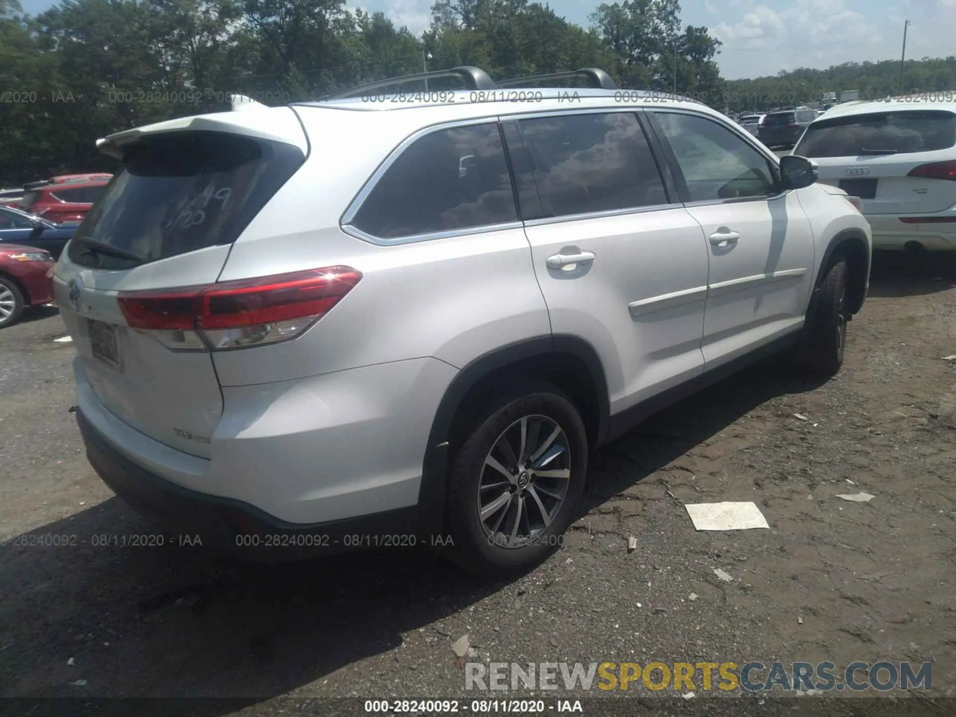 4 Photograph of a damaged car 5TDJZRFHXKS574939 TOYOTA HIGHLANDER 2019