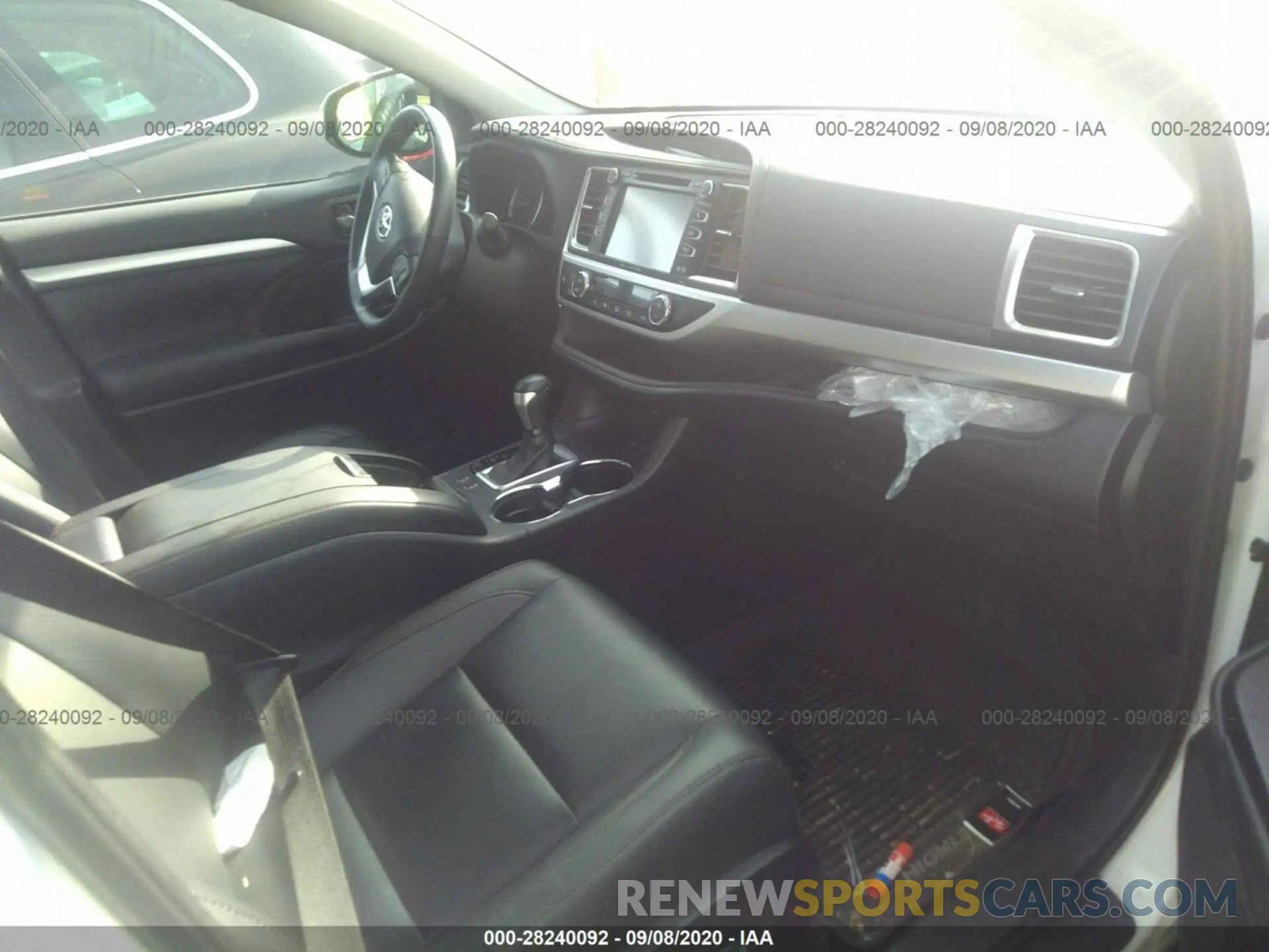 5 Photograph of a damaged car 5TDJZRFHXKS574939 TOYOTA HIGHLANDER 2019