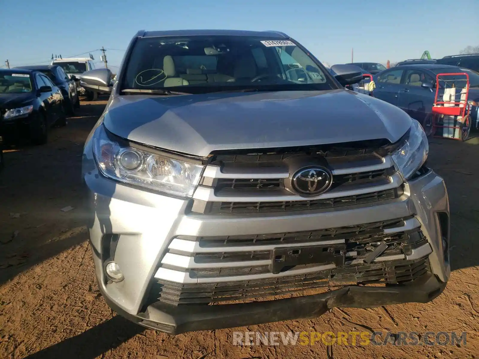 9 Photograph of a damaged car 5TDJZRFHXKS578425 TOYOTA HIGHLANDER 2019