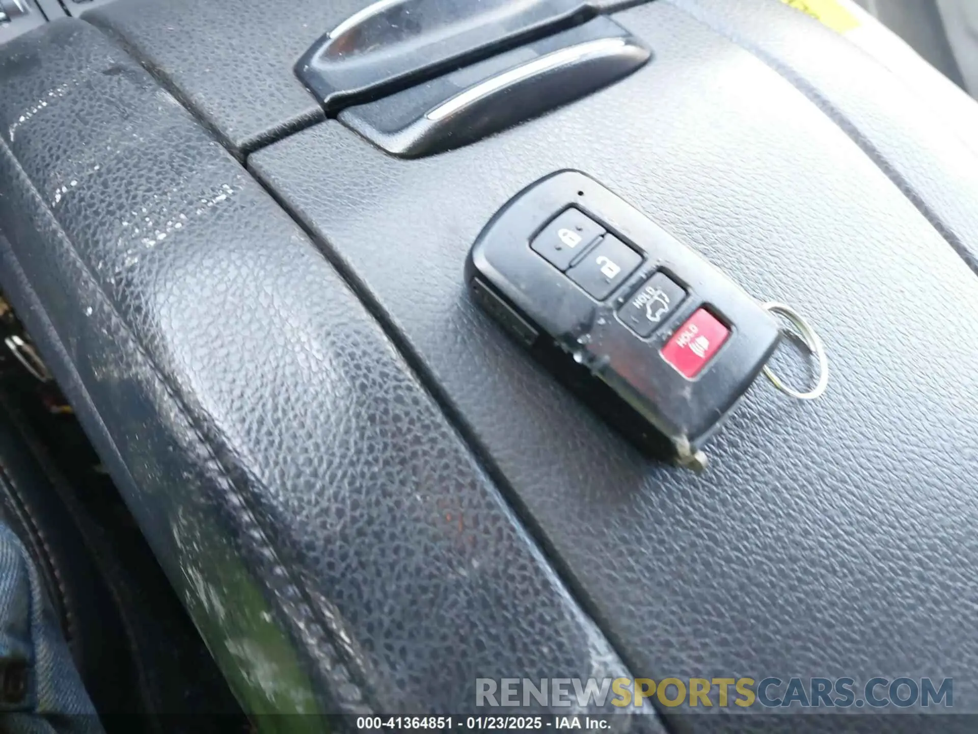 11 Photograph of a damaged car 5TDJZRFHXKS580790 TOYOTA HIGHLANDER 2019