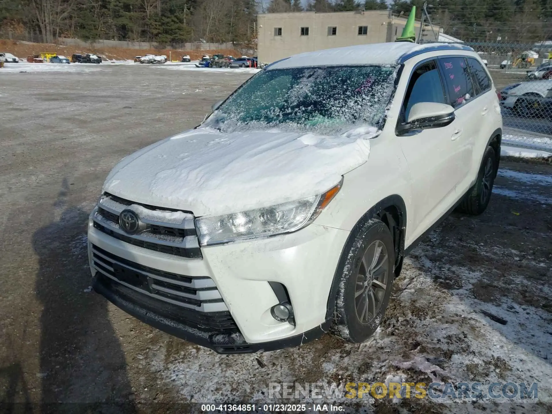 2 Photograph of a damaged car 5TDJZRFHXKS580790 TOYOTA HIGHLANDER 2019