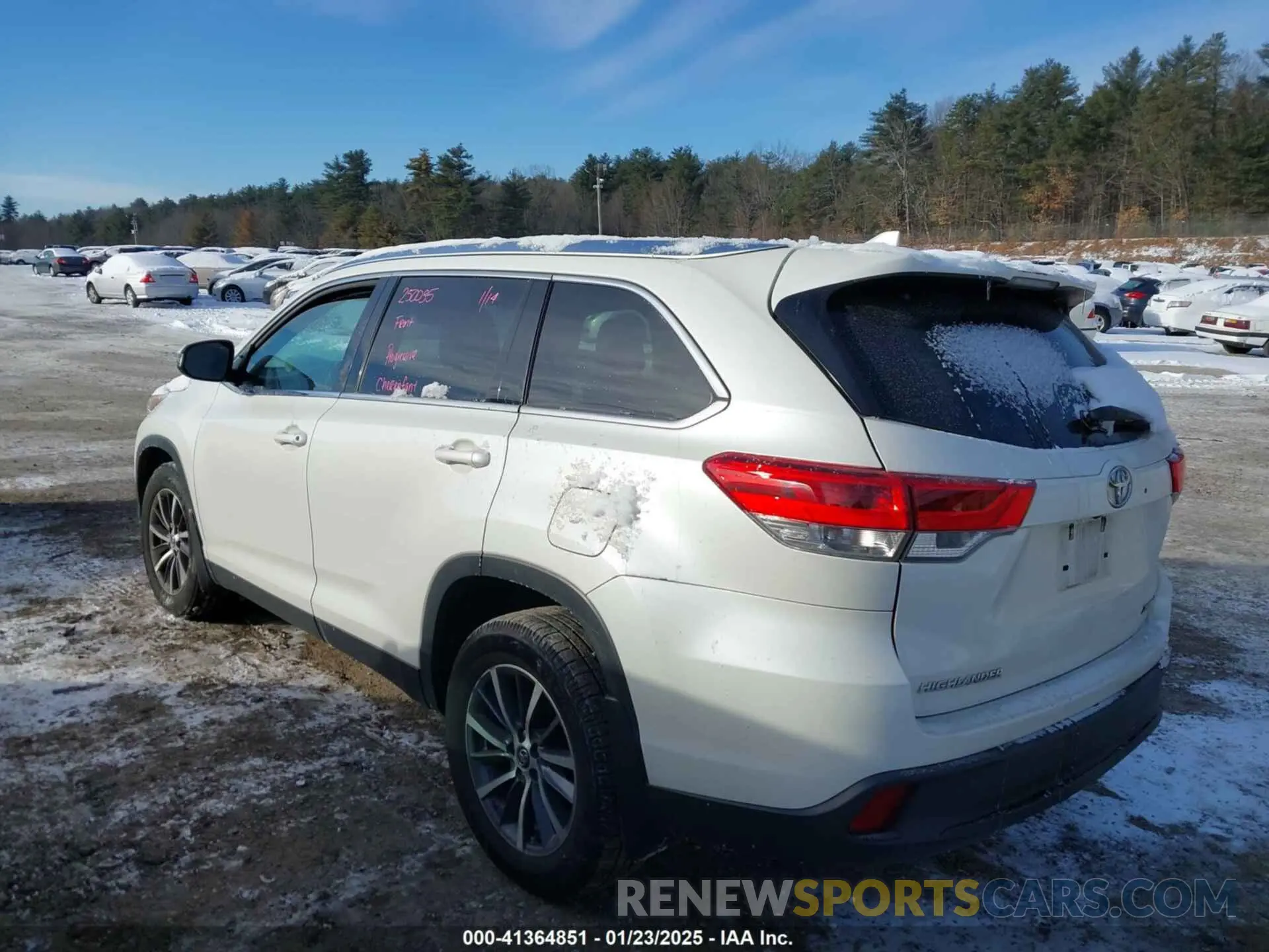 3 Photograph of a damaged car 5TDJZRFHXKS580790 TOYOTA HIGHLANDER 2019
