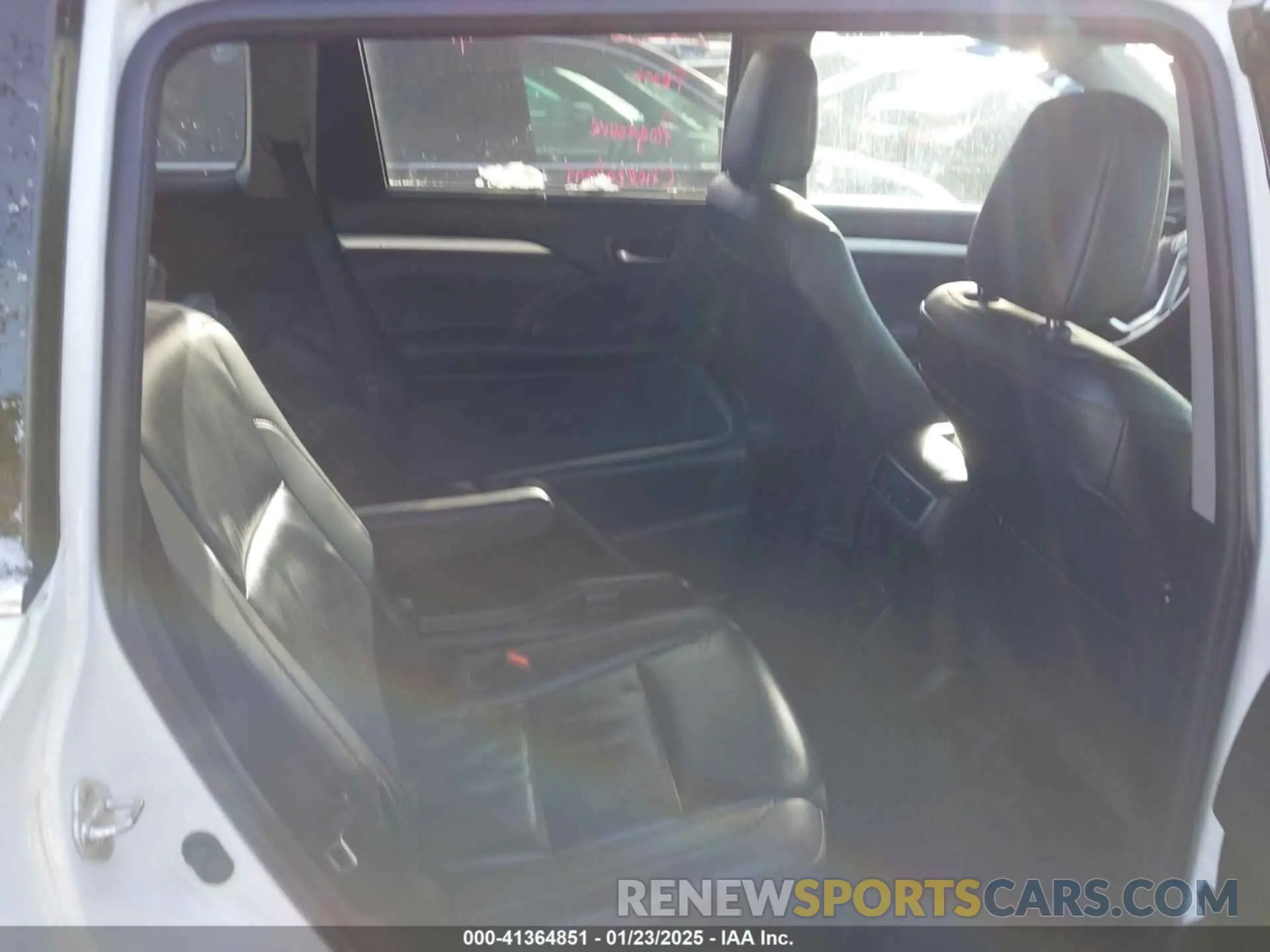 8 Photograph of a damaged car 5TDJZRFHXKS580790 TOYOTA HIGHLANDER 2019