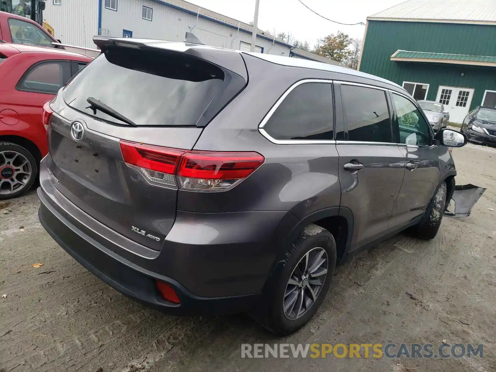 4 Photograph of a damaged car 5TDJZRFHXKS583527 TOYOTA HIGHLANDER 2019