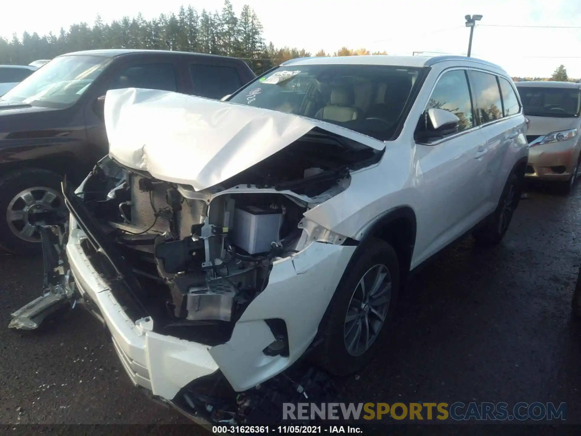 2 Photograph of a damaged car 5TDJZRFHXKS589893 TOYOTA HIGHLANDER 2019