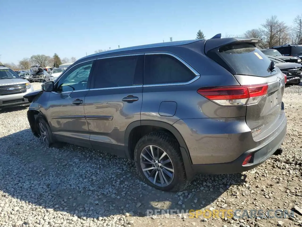 2 Photograph of a damaged car 5TDJZRFHXKS593913 TOYOTA HIGHLANDER 2019