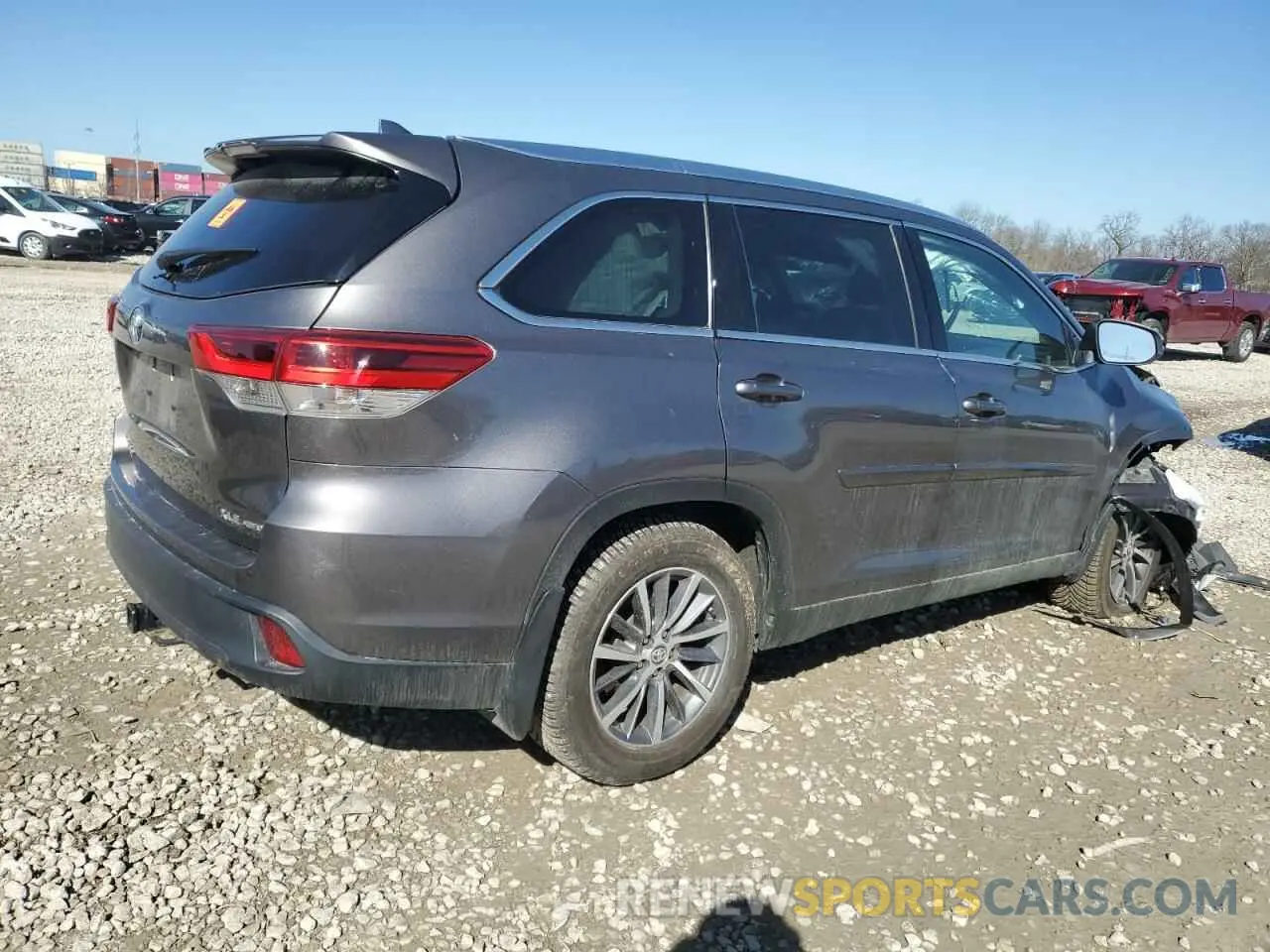 3 Photograph of a damaged car 5TDJZRFHXKS593913 TOYOTA HIGHLANDER 2019