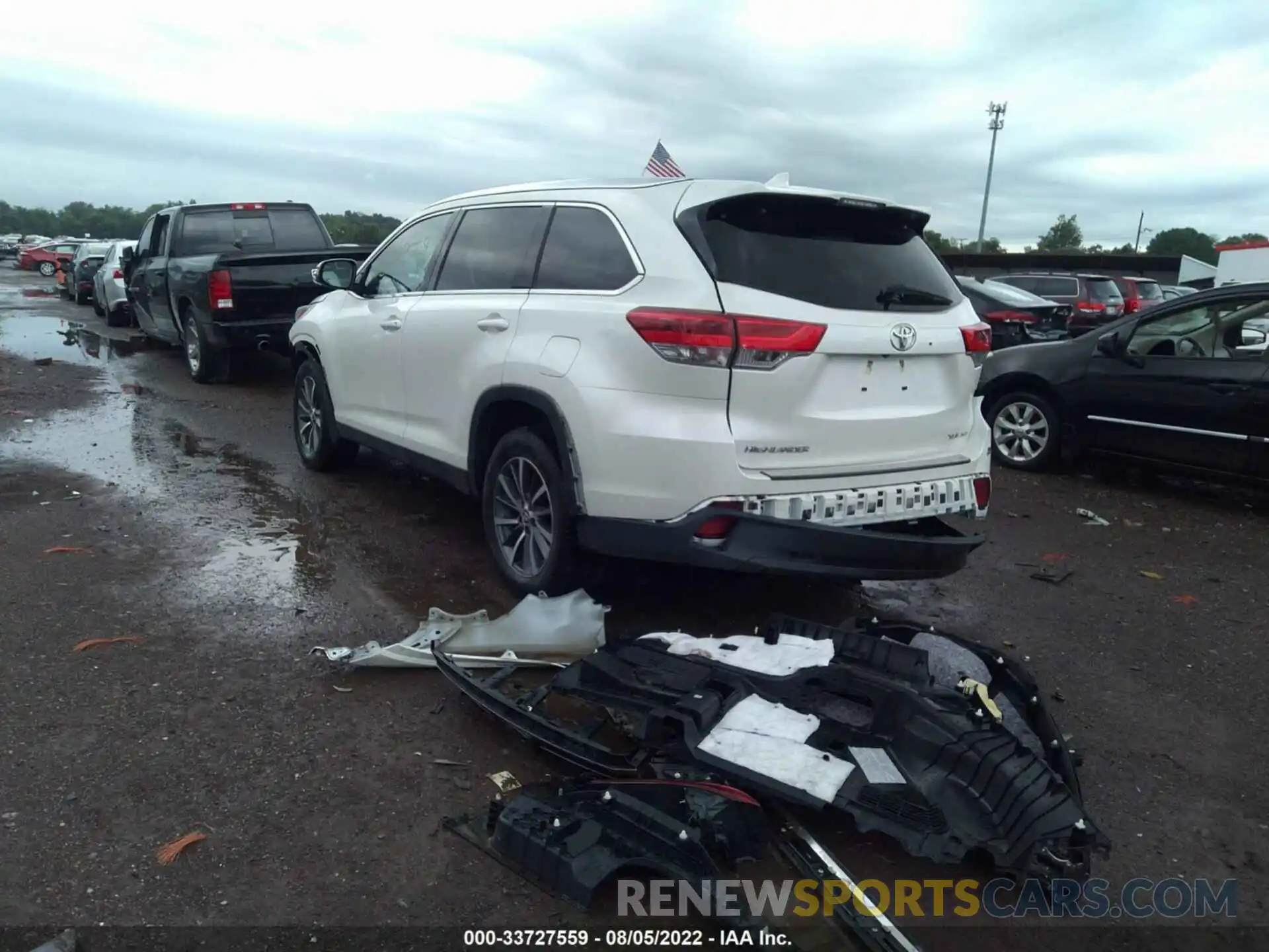 3 Photograph of a damaged car 5TDJZRFHXKS593958 TOYOTA HIGHLANDER 2019