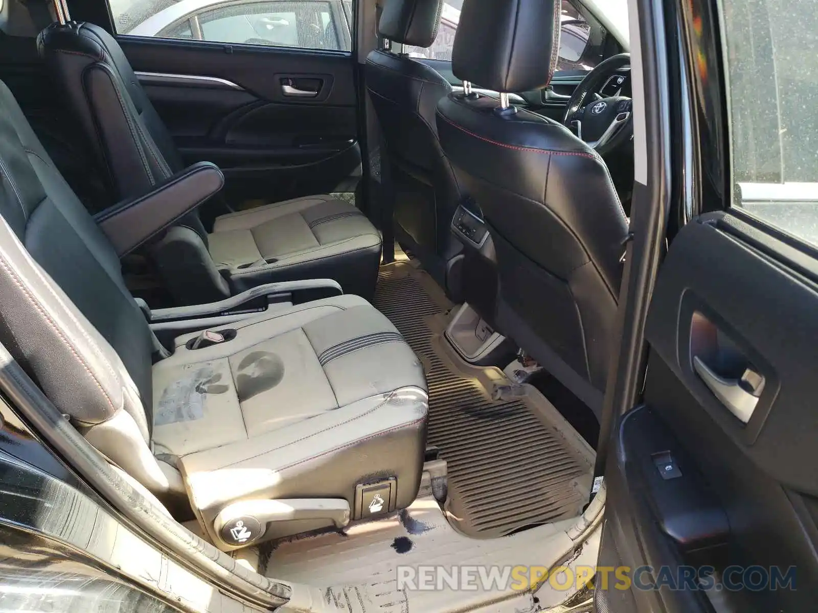 6 Photograph of a damaged car 5TDJZRFHXKS599226 TOYOTA HIGHLANDER 2019