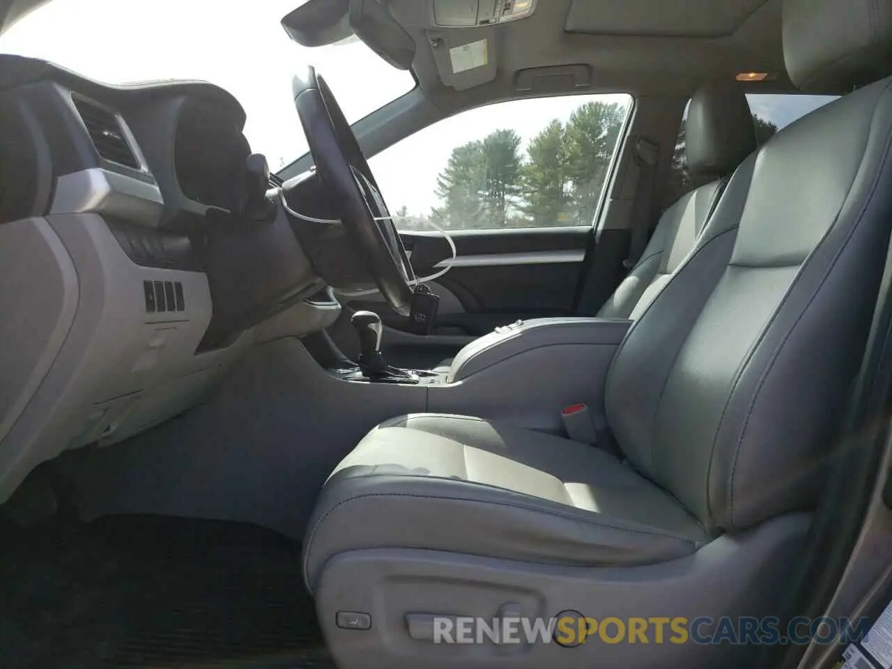7 Photograph of a damaged car 5TDJZRFHXKS603646 TOYOTA HIGHLANDER 2019