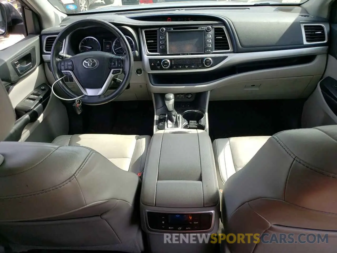 8 Photograph of a damaged car 5TDJZRFHXKS603646 TOYOTA HIGHLANDER 2019
