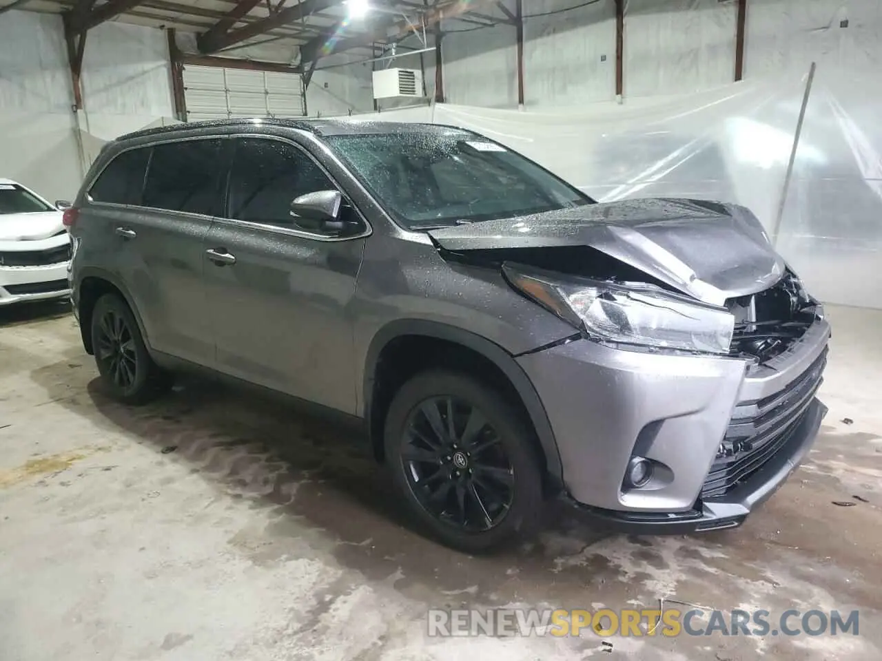 4 Photograph of a damaged car 5TDJZRFHXKS604618 TOYOTA HIGHLANDER 2019