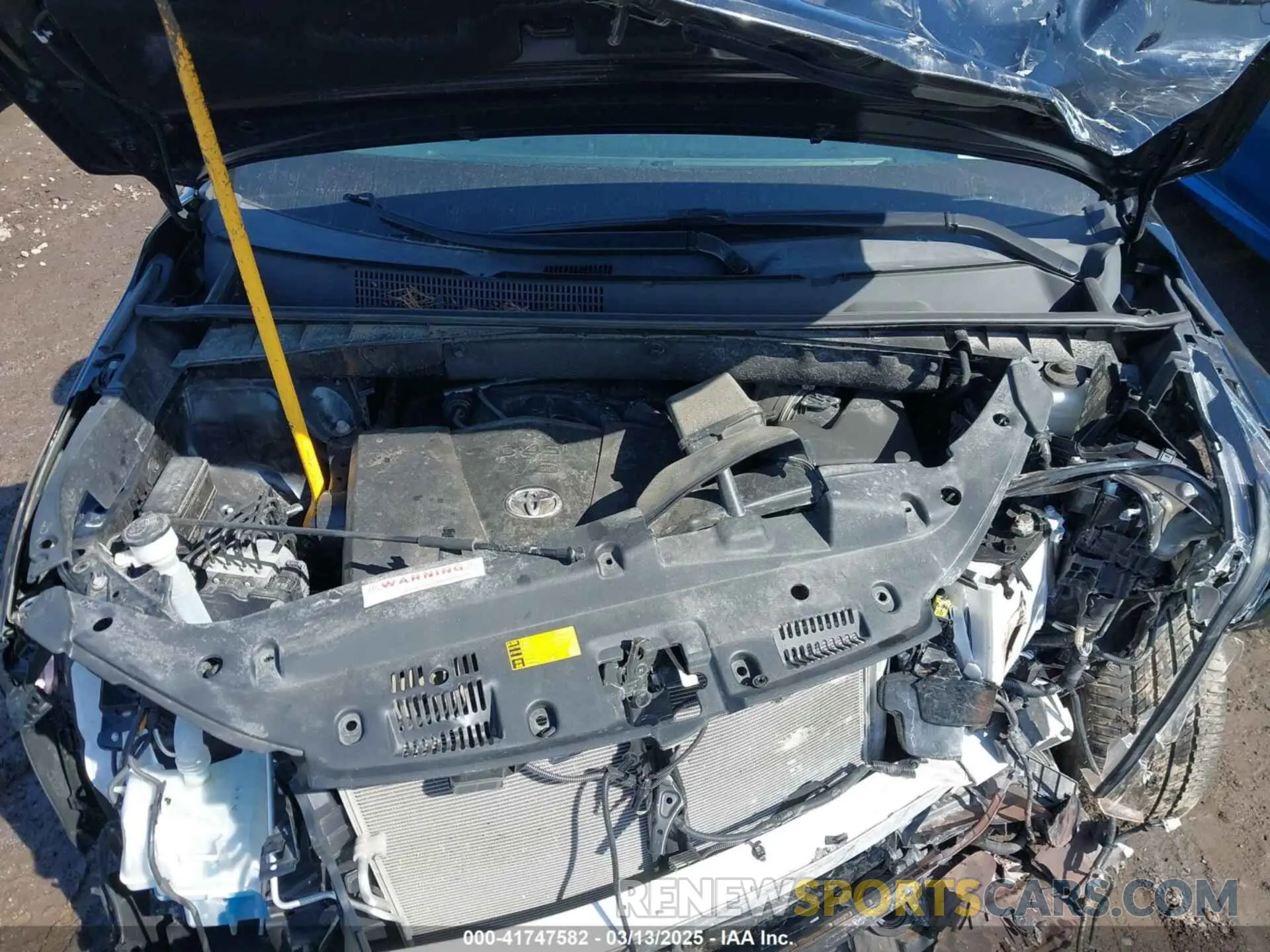 10 Photograph of a damaged car 5TDJZRFHXKS606028 TOYOTA HIGHLANDER 2019