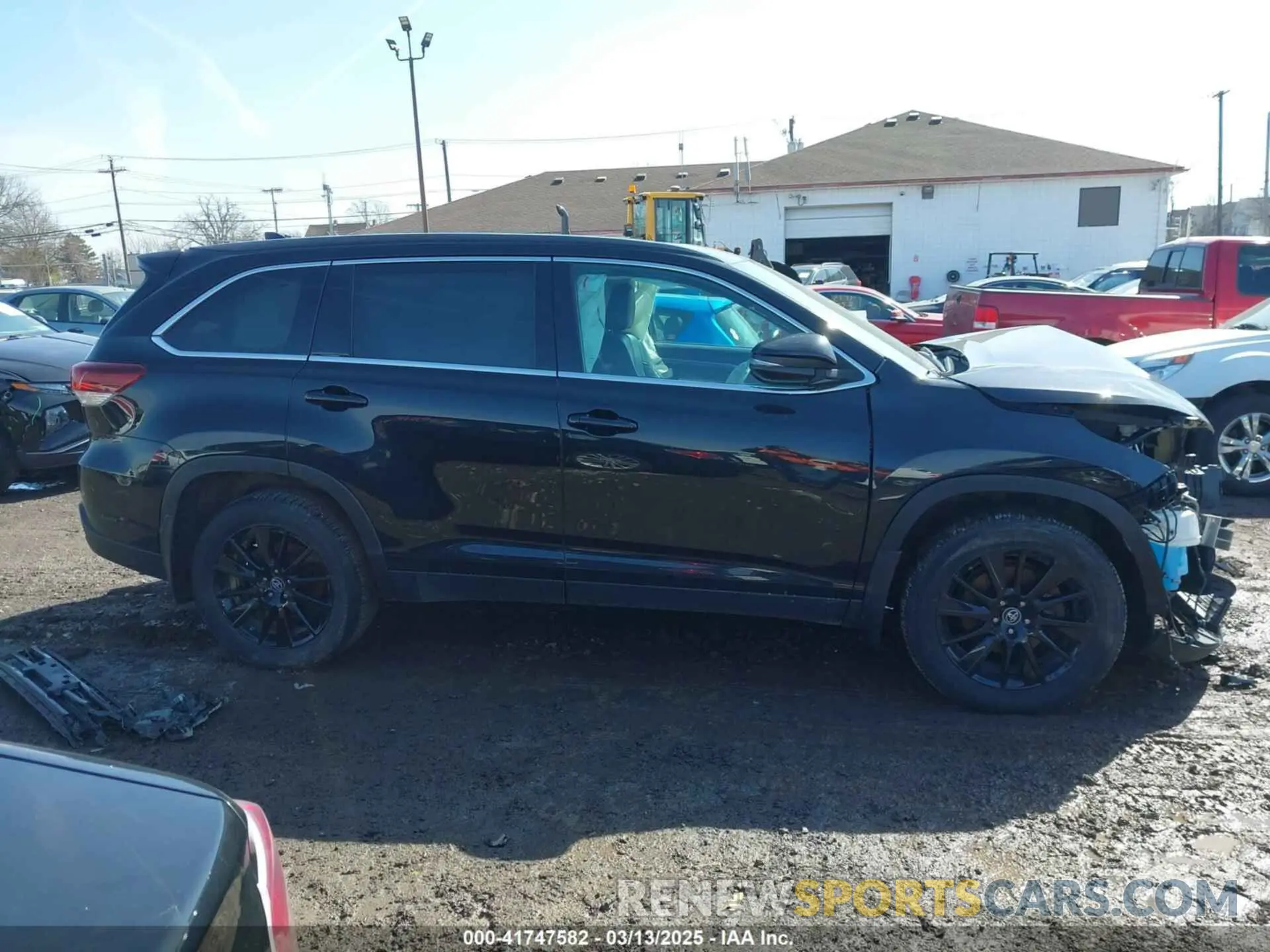 13 Photograph of a damaged car 5TDJZRFHXKS606028 TOYOTA HIGHLANDER 2019