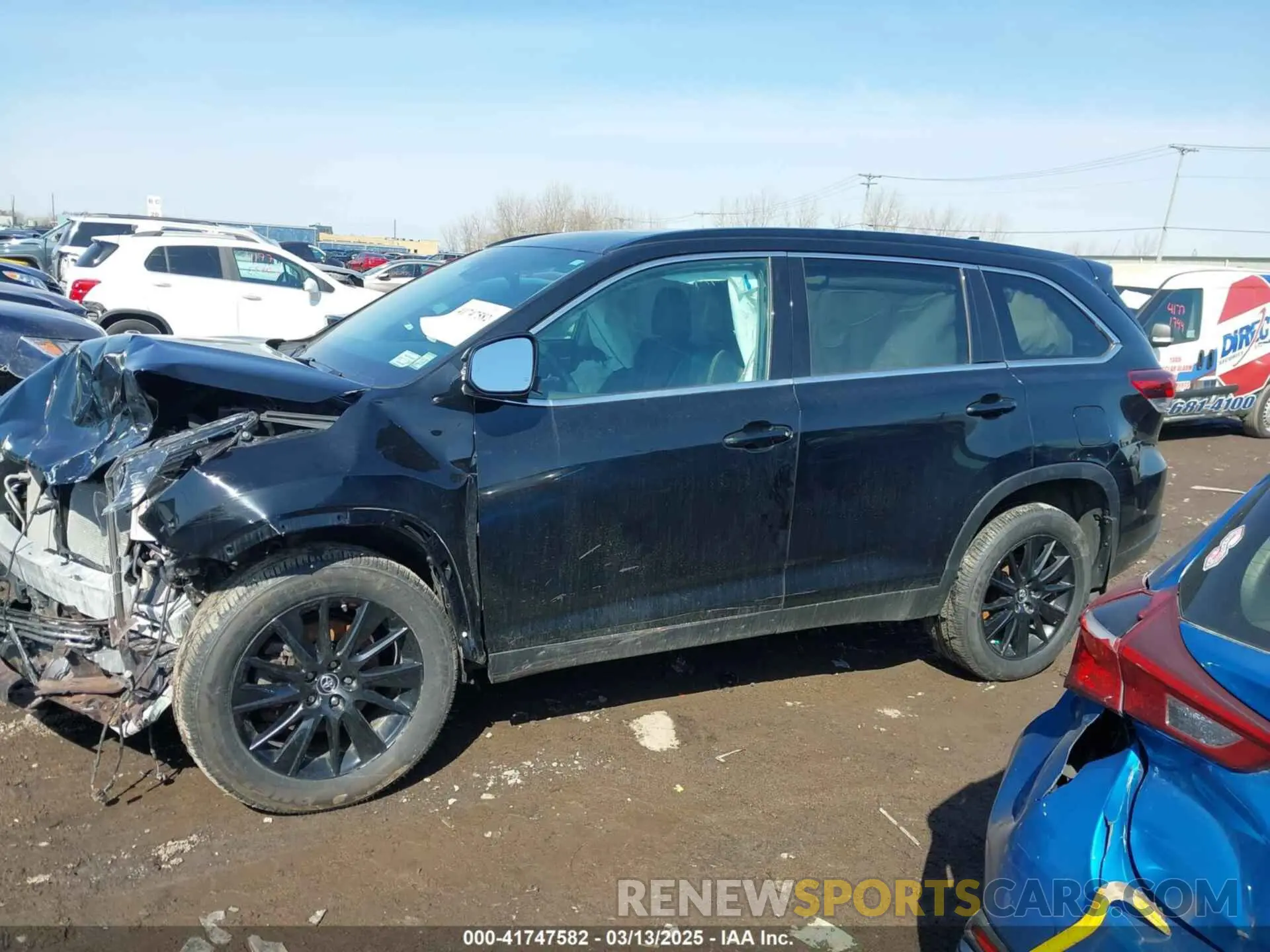 14 Photograph of a damaged car 5TDJZRFHXKS606028 TOYOTA HIGHLANDER 2019