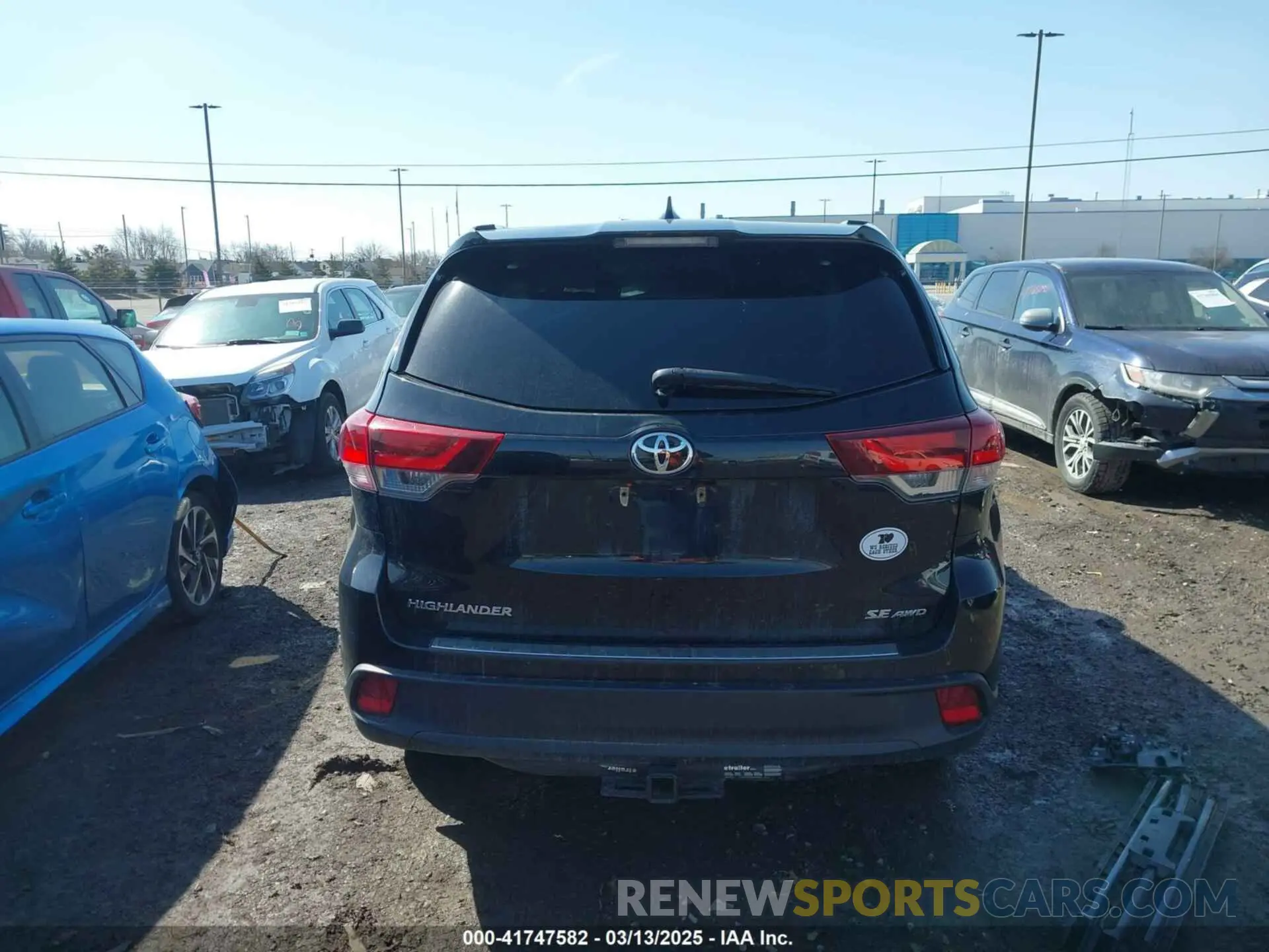 16 Photograph of a damaged car 5TDJZRFHXKS606028 TOYOTA HIGHLANDER 2019