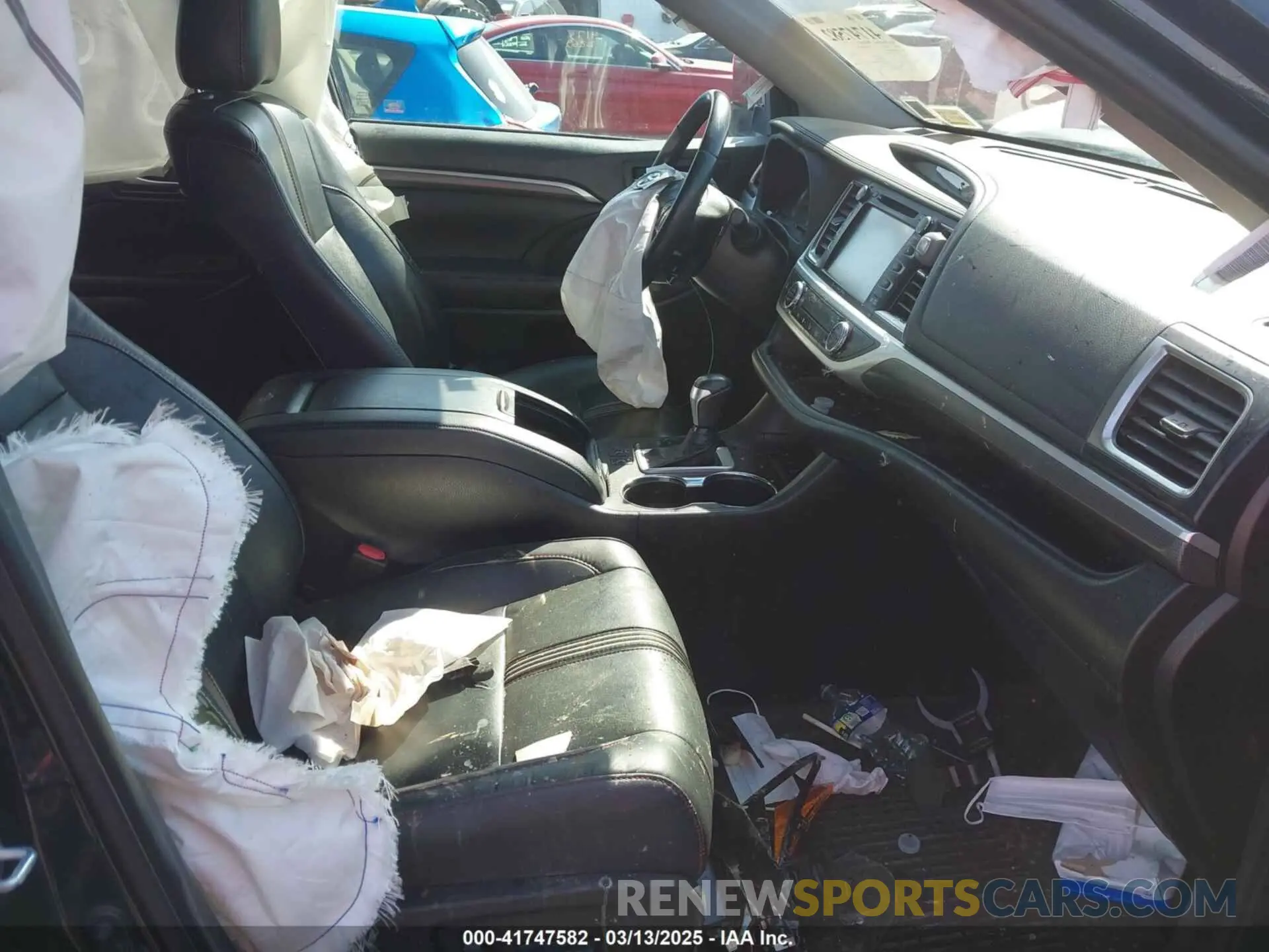 5 Photograph of a damaged car 5TDJZRFHXKS606028 TOYOTA HIGHLANDER 2019