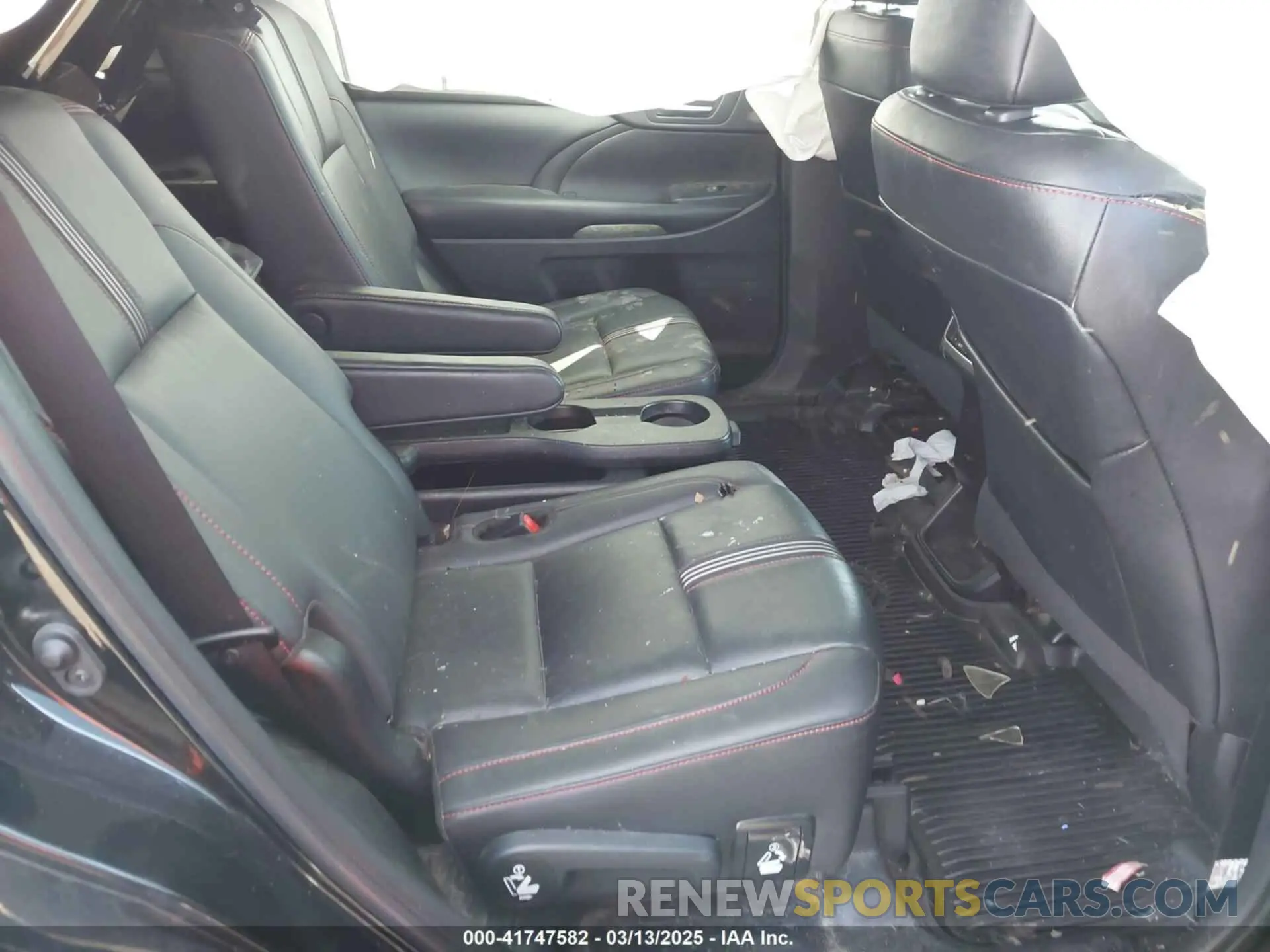 8 Photograph of a damaged car 5TDJZRFHXKS606028 TOYOTA HIGHLANDER 2019