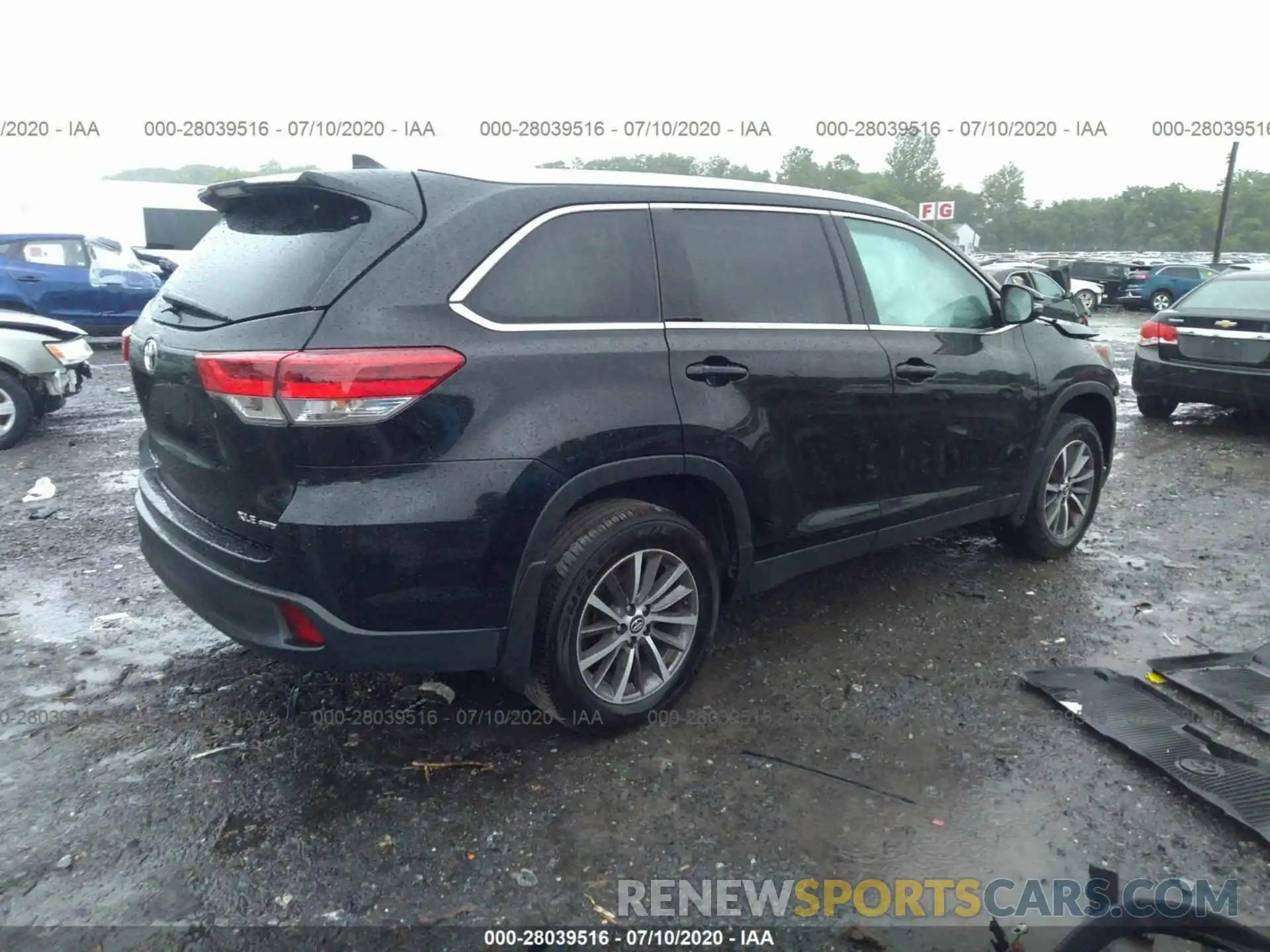 4 Photograph of a damaged car 5TDJZRFHXKS609608 TOYOTA HIGHLANDER 2019