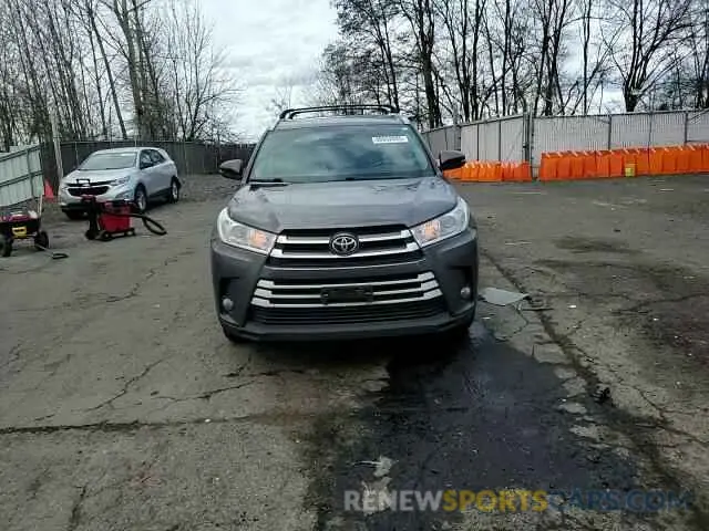 11 Photograph of a damaged car 5TDJZRFHXKS615571 TOYOTA HIGHLANDER 2019