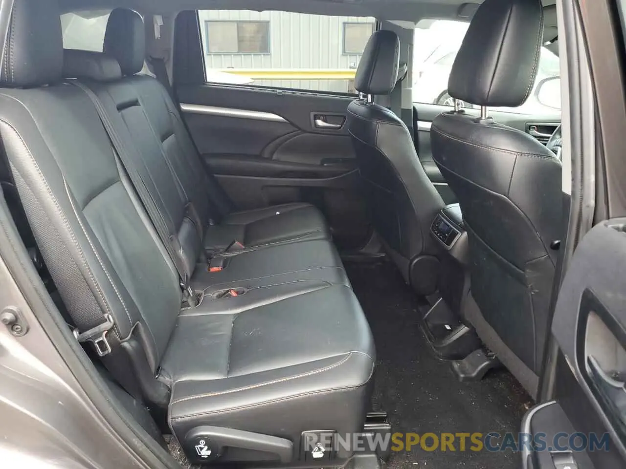 12 Photograph of a damaged car 5TDJZRFHXKS615571 TOYOTA HIGHLANDER 2019