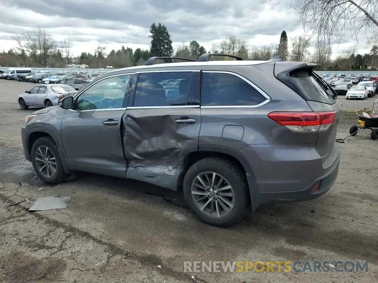 2 Photograph of a damaged car 5TDJZRFHXKS615571 TOYOTA HIGHLANDER 2019