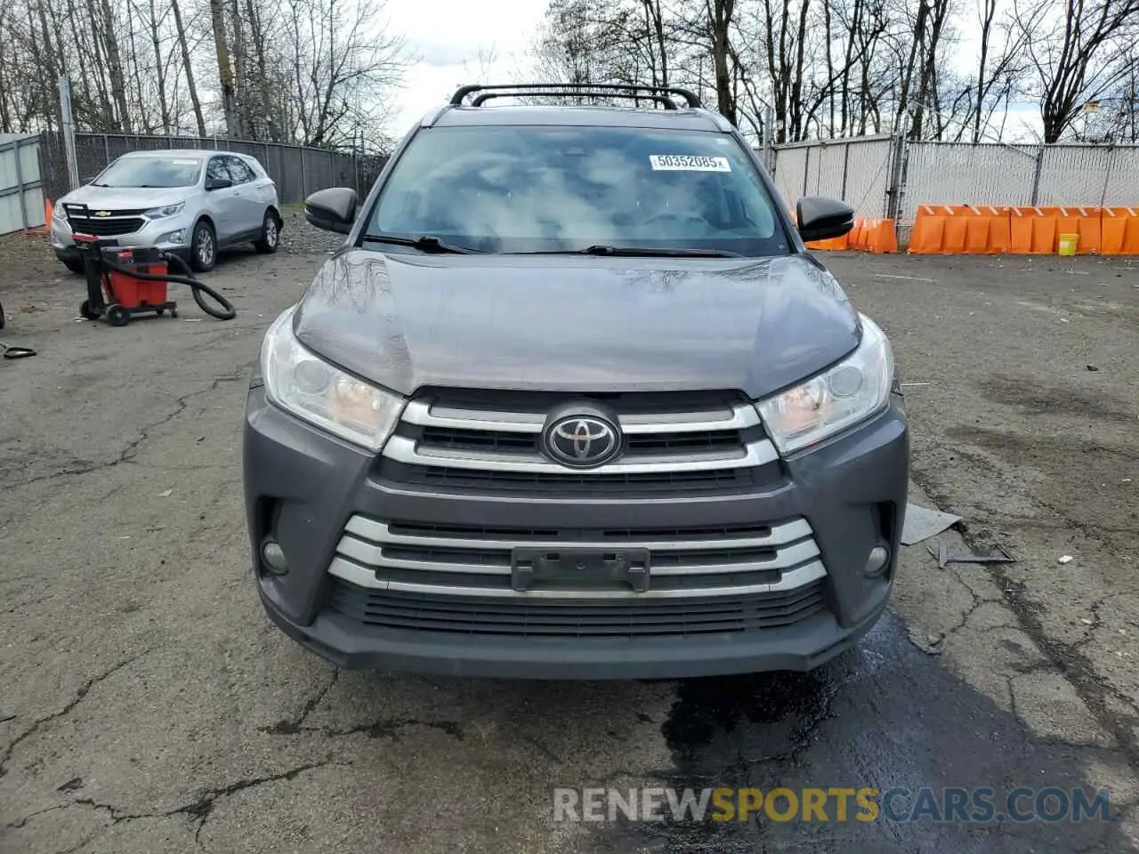 5 Photograph of a damaged car 5TDJZRFHXKS615571 TOYOTA HIGHLANDER 2019