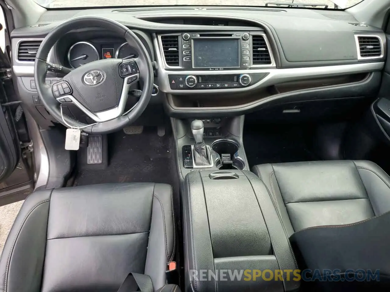 8 Photograph of a damaged car 5TDJZRFHXKS615571 TOYOTA HIGHLANDER 2019