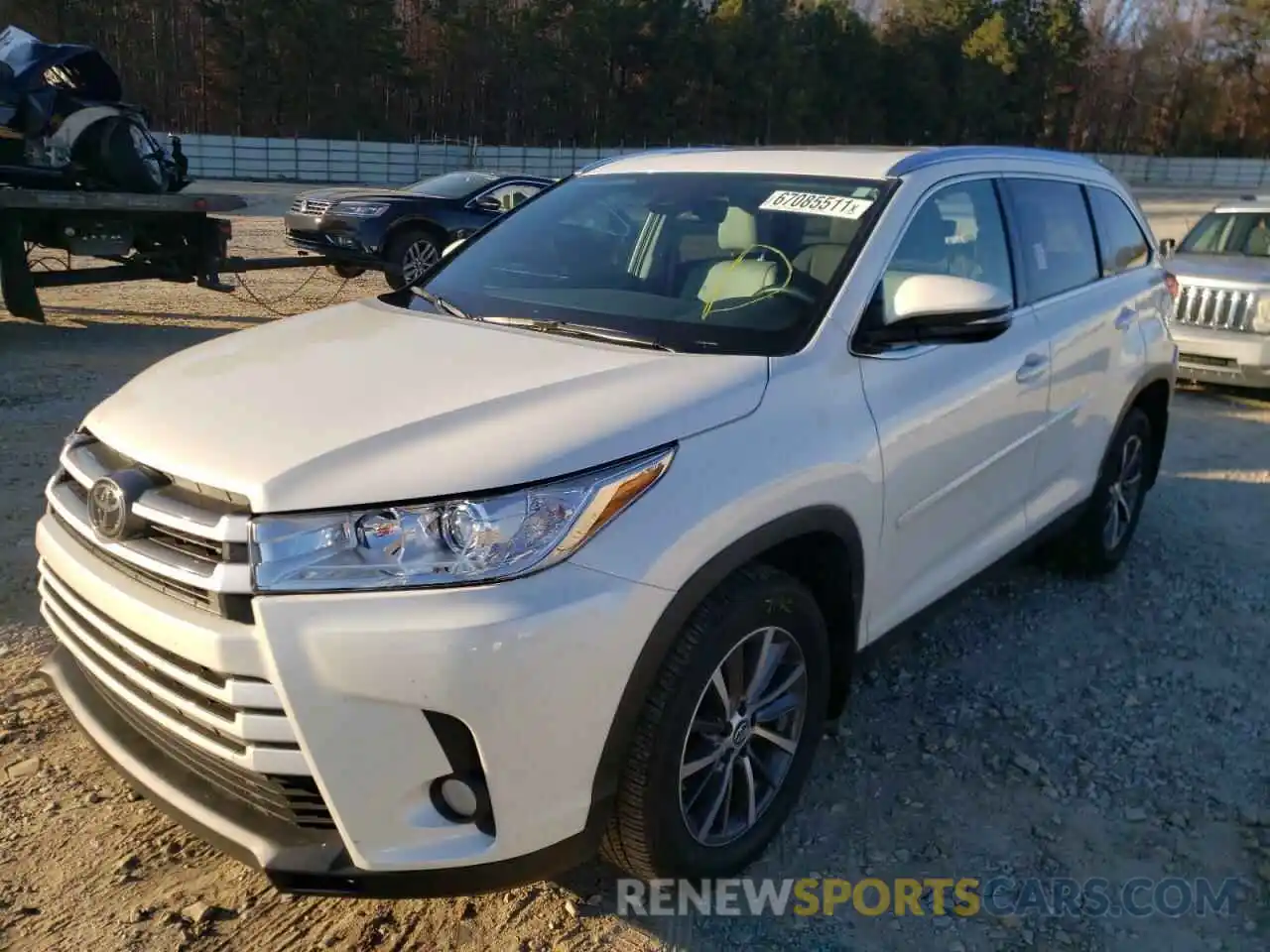 2 Photograph of a damaged car 5TDJZRFHXKS621953 TOYOTA HIGHLANDER 2019