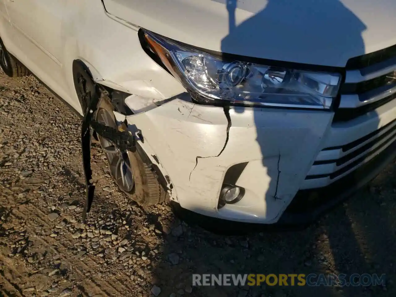 9 Photograph of a damaged car 5TDJZRFHXKS621953 TOYOTA HIGHLANDER 2019