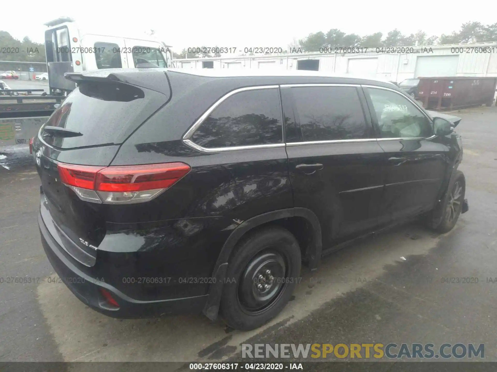 4 Photograph of a damaged car 5TDJZRFHXKS626568 TOYOTA HIGHLANDER 2019