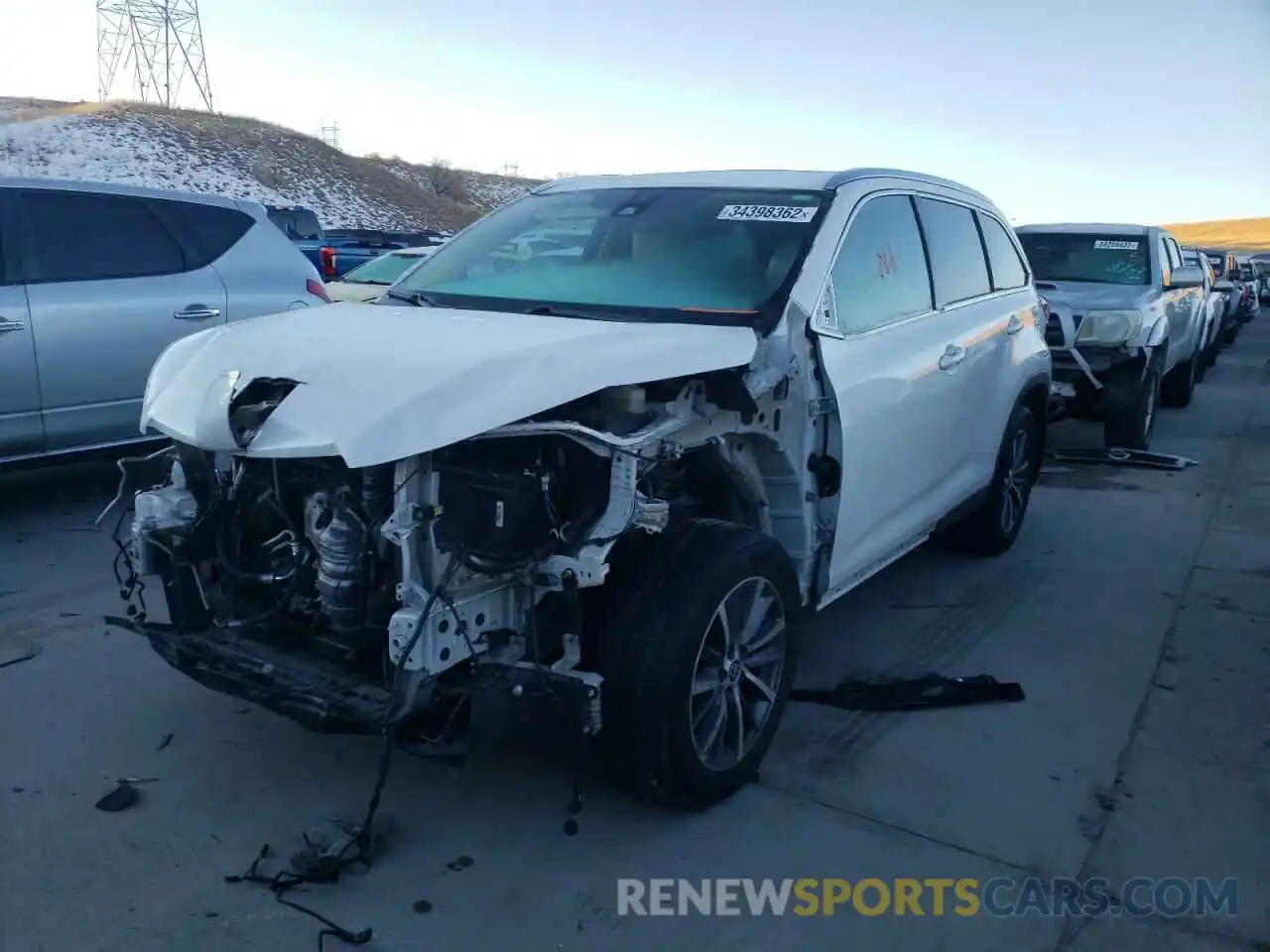 2 Photograph of a damaged car 5TDJZRFHXKS627199 TOYOTA HIGHLANDER 2019