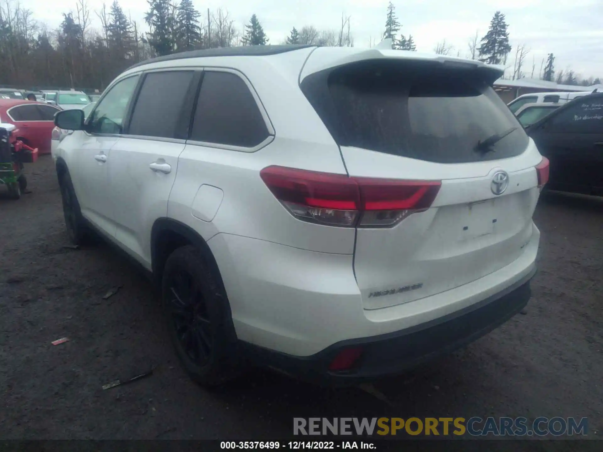 3 Photograph of a damaged car 5TDJZRFHXKS629051 TOYOTA HIGHLANDER 2019