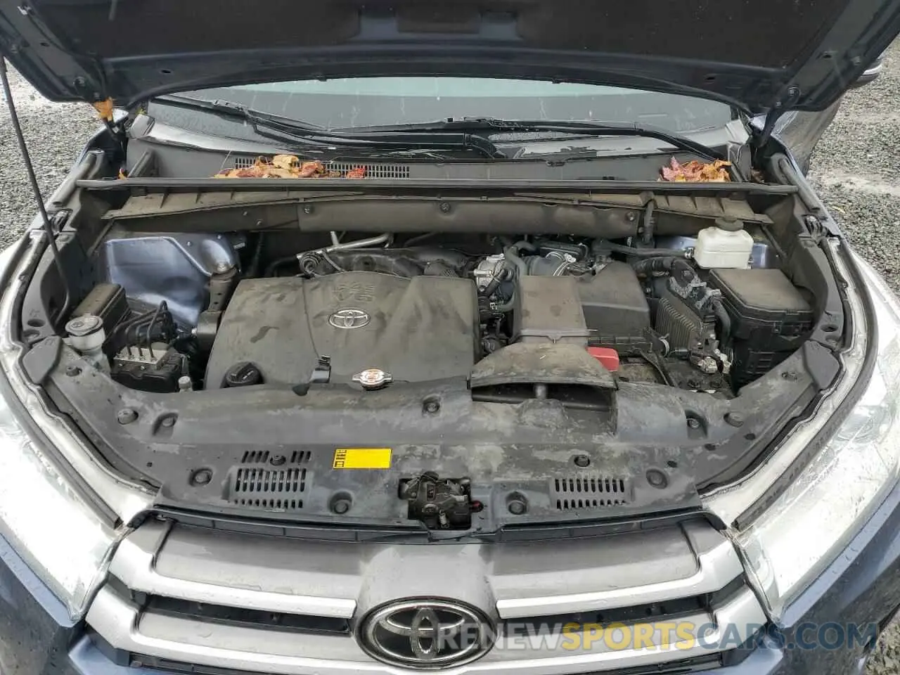 12 Photograph of a damaged car 5TDJZRFHXKS702032 TOYOTA HIGHLANDER 2019
