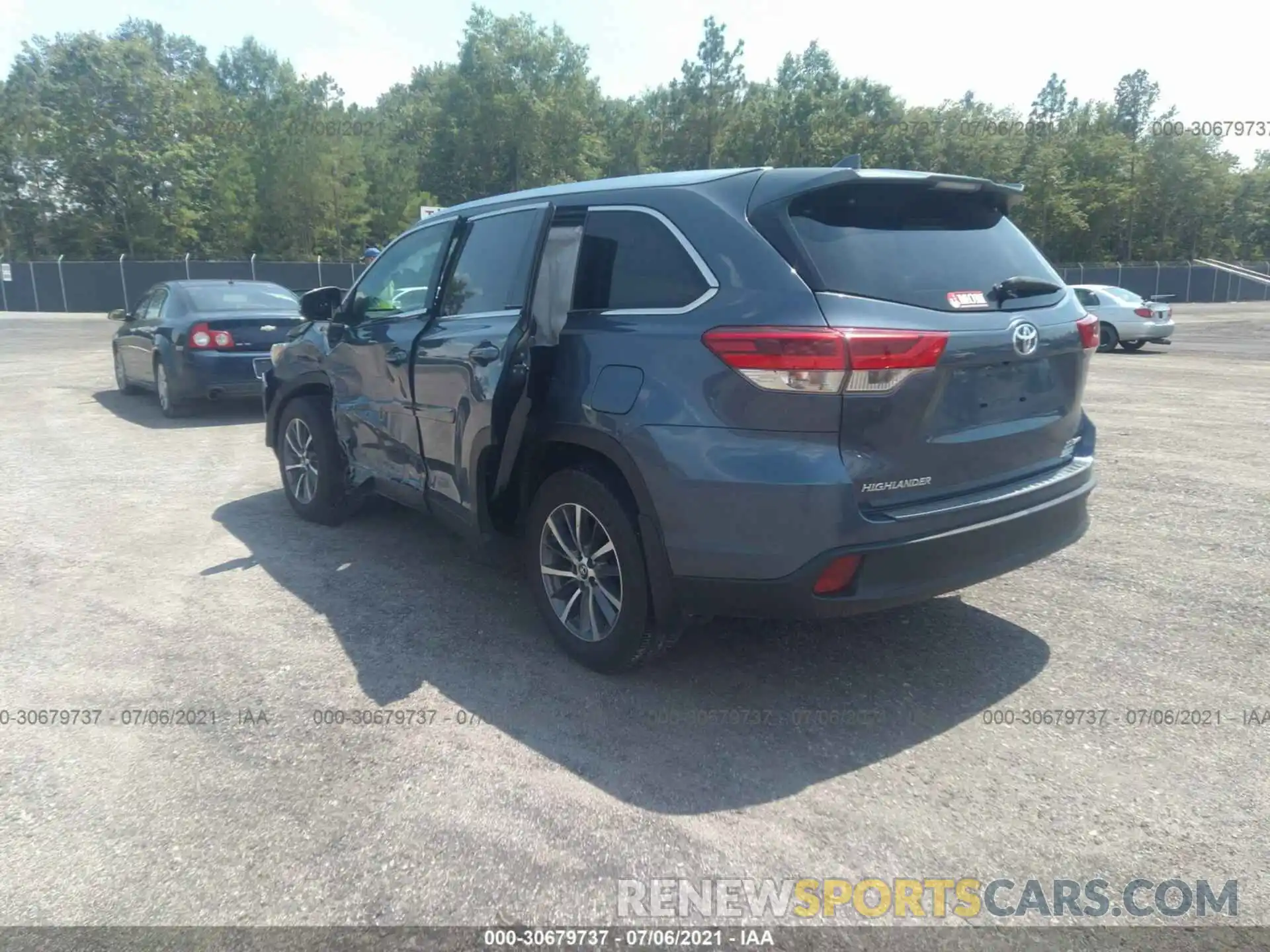 3 Photograph of a damaged car 5TDJZRFHXKS707506 TOYOTA HIGHLANDER 2019