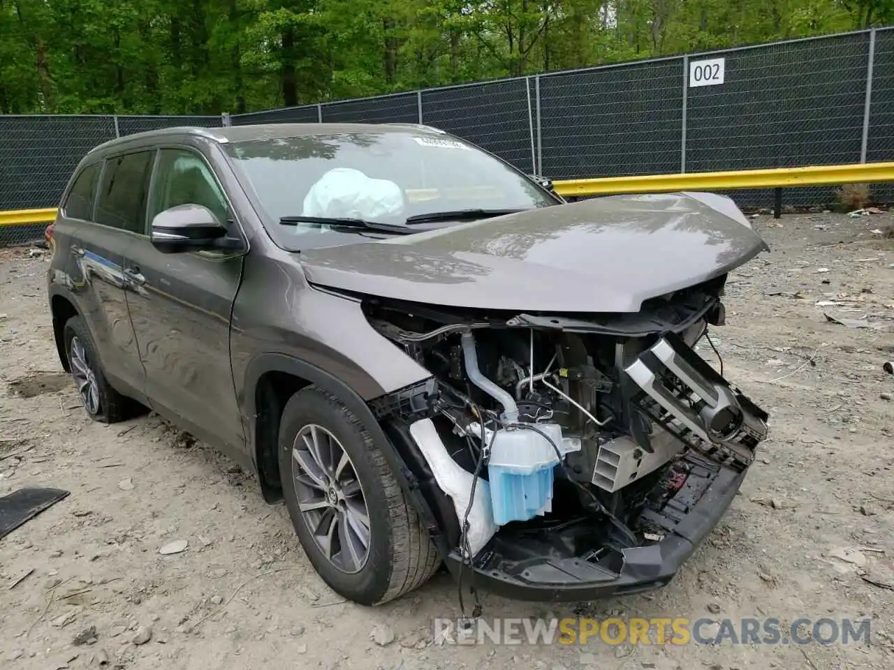 1 Photograph of a damaged car 5TDJZRFHXKS712835 TOYOTA HIGHLANDER 2019