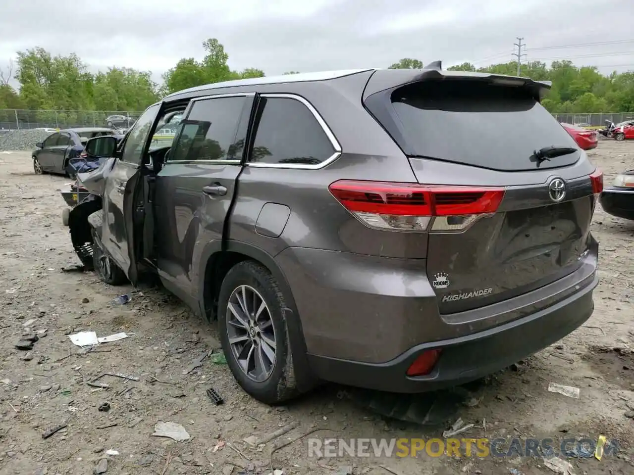 3 Photograph of a damaged car 5TDJZRFHXKS712835 TOYOTA HIGHLANDER 2019