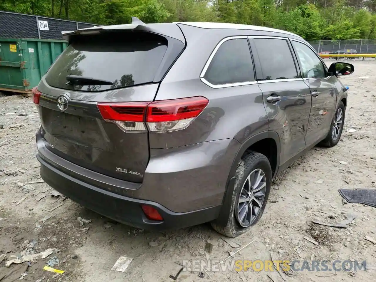 4 Photograph of a damaged car 5TDJZRFHXKS712835 TOYOTA HIGHLANDER 2019