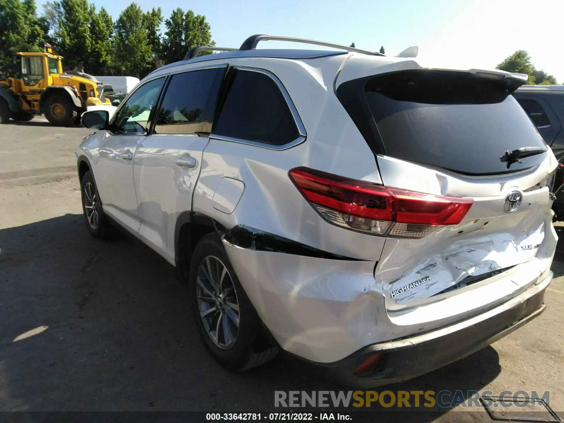 3 Photograph of a damaged car 5TDJZRFHXKS720918 TOYOTA HIGHLANDER 2019