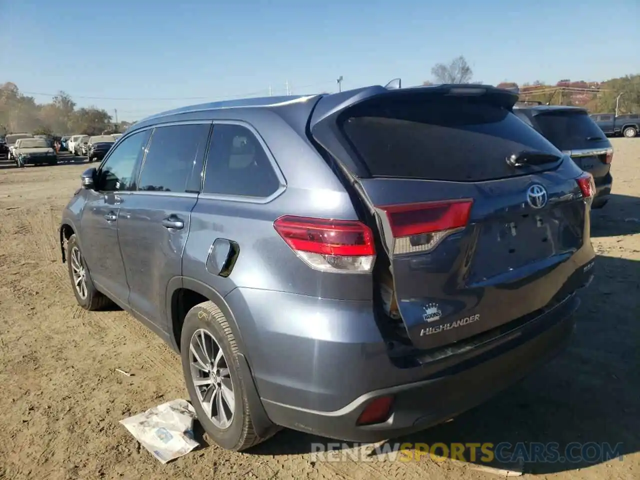 3 Photograph of a damaged car 5TDJZRFHXKS921007 TOYOTA HIGHLANDER 2019