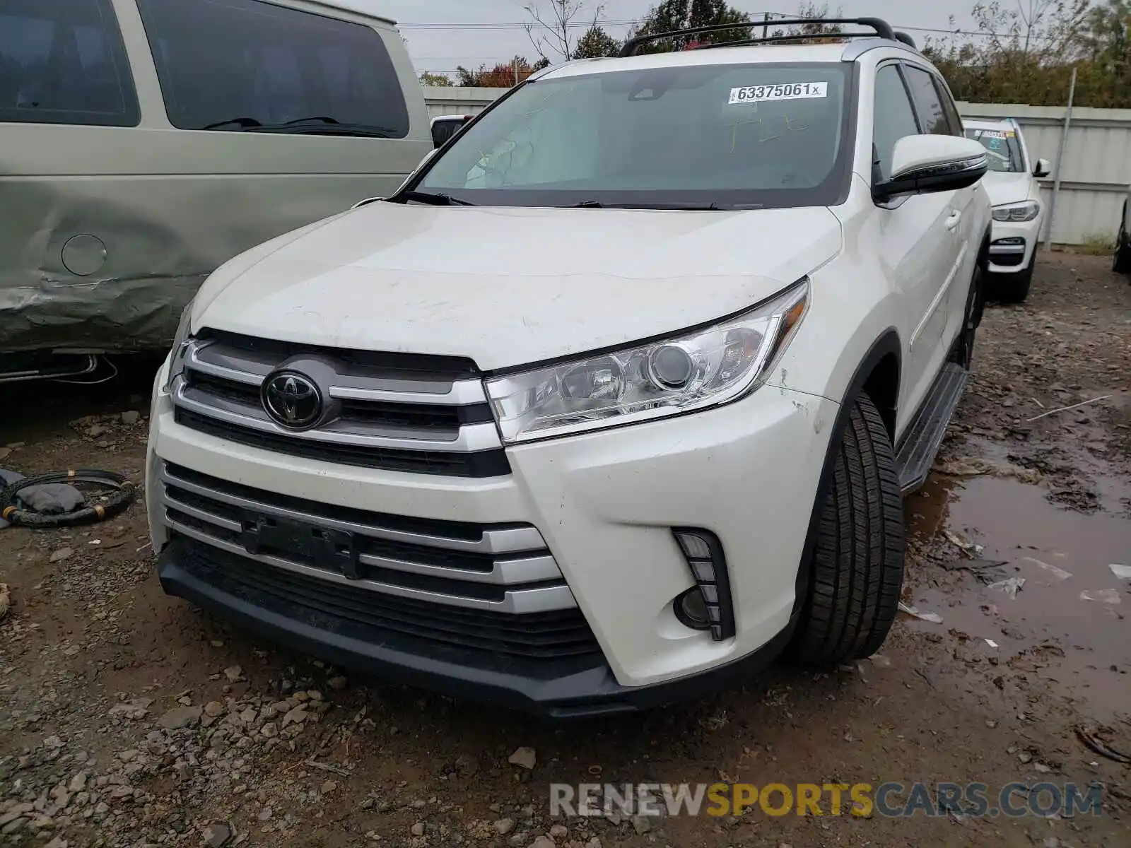 2 Photograph of a damaged car 5TDJZRFHXKS932170 TOYOTA HIGHLANDER 2019