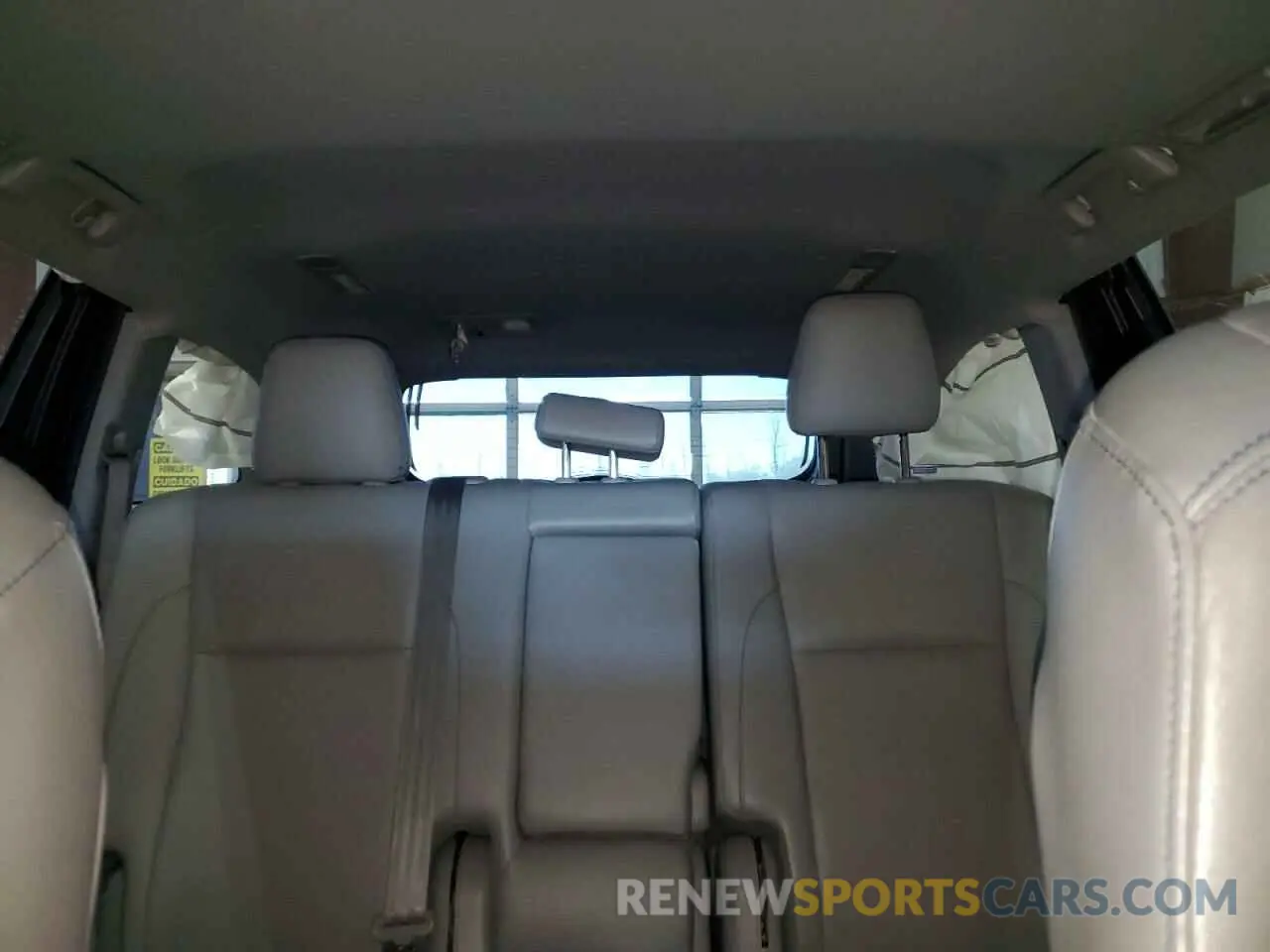 10 Photograph of a damaged car 5TDJZRFHXKS933268 TOYOTA HIGHLANDER 2019