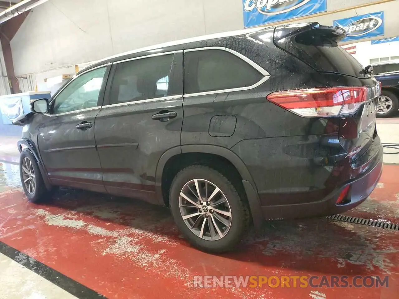 2 Photograph of a damaged car 5TDJZRFHXKS933268 TOYOTA HIGHLANDER 2019