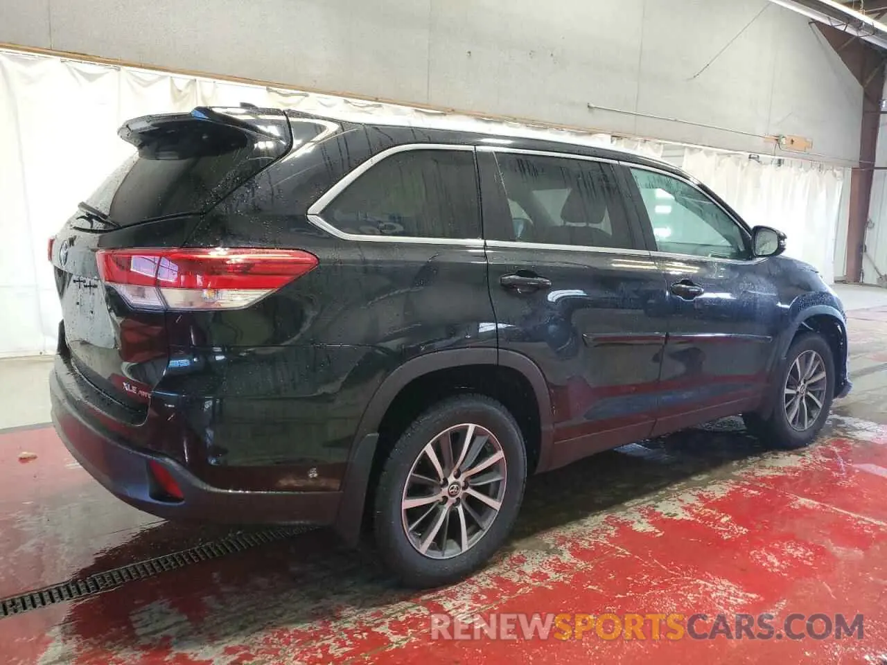 3 Photograph of a damaged car 5TDJZRFHXKS933268 TOYOTA HIGHLANDER 2019