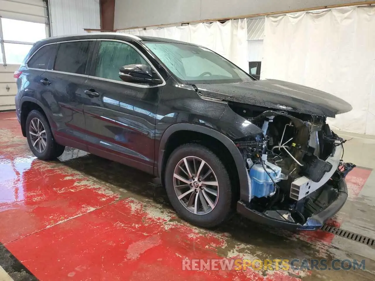 4 Photograph of a damaged car 5TDJZRFHXKS933268 TOYOTA HIGHLANDER 2019