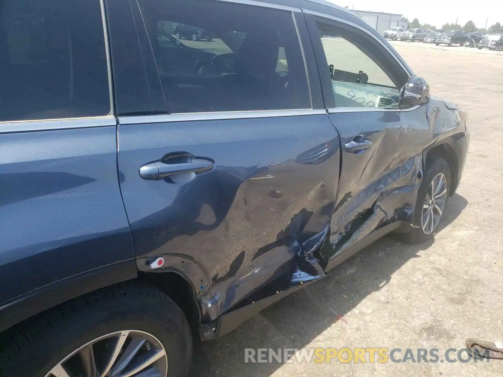 9 Photograph of a damaged car 5TDJZRFHXKS944531 TOYOTA HIGHLANDER 2019